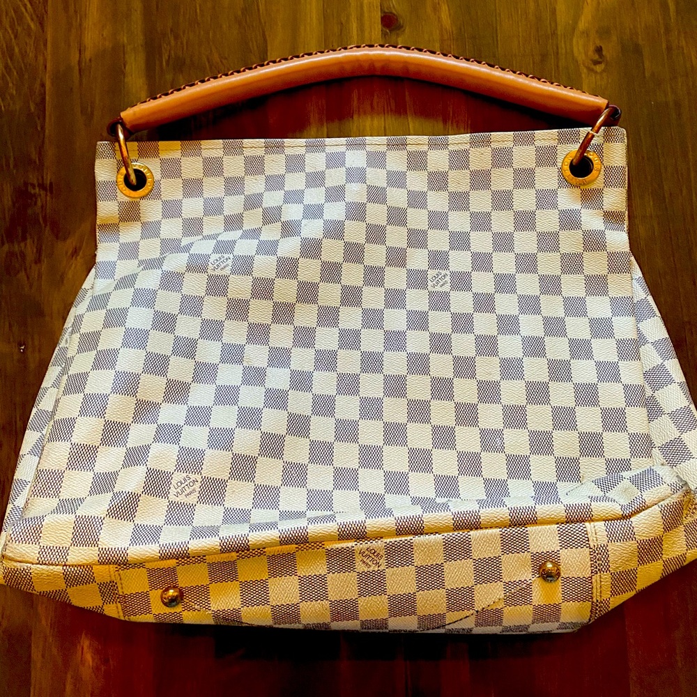 White/gray bag with braided strap